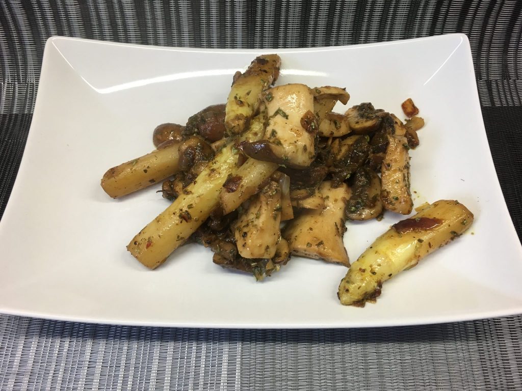 Gebratener Spargel mit Pilzen und Balsamico Knoblauch Marinade