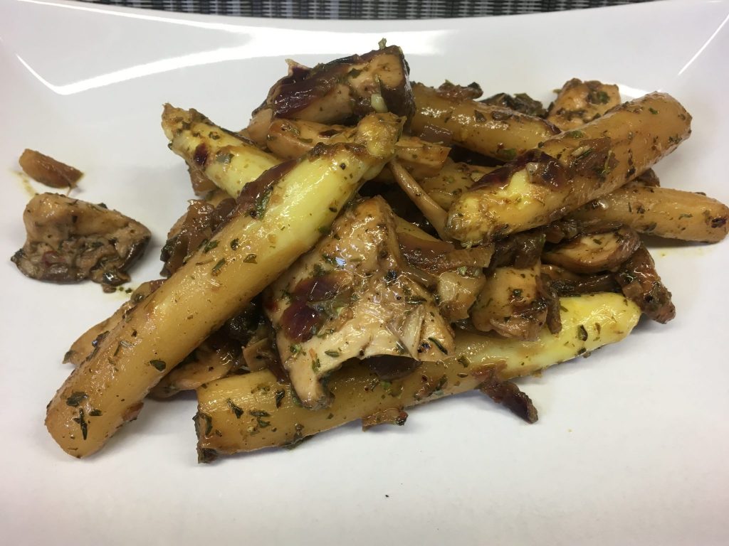 Gebratener Spargel mit Pilzen und Balsamico Knoblauch Marinade