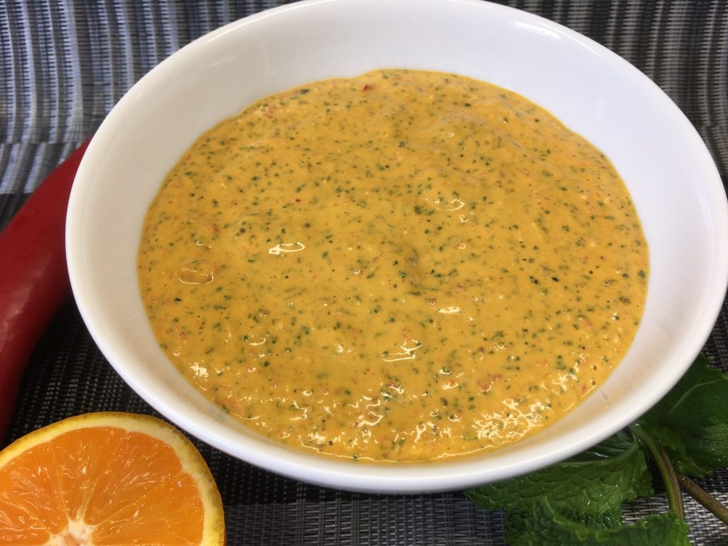 Bananen Erdnuss Dip mit Ingwer, Chili, Orange und Minze