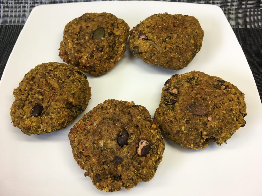 Veggy Burger aus Schwarzen Bohnen, Süßkartoffeln, Reis und Kürbiskernen