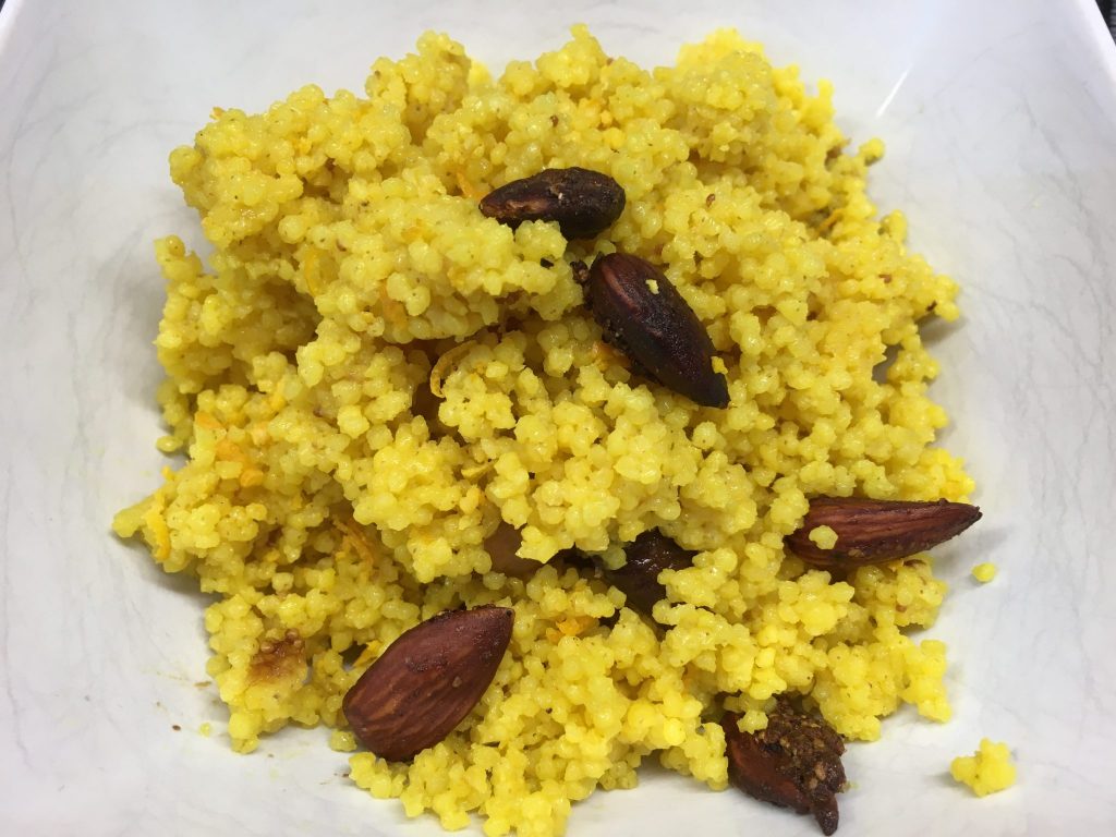 Gewürz Couscous mit Feigen und Mandeln