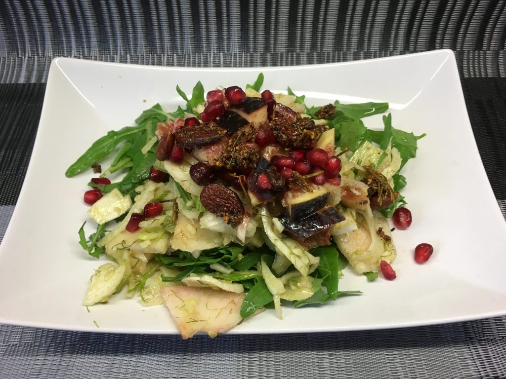 Fenchel Salat mit Feigen, Birne, Rucola, Mandeln und Granatapfelkernen