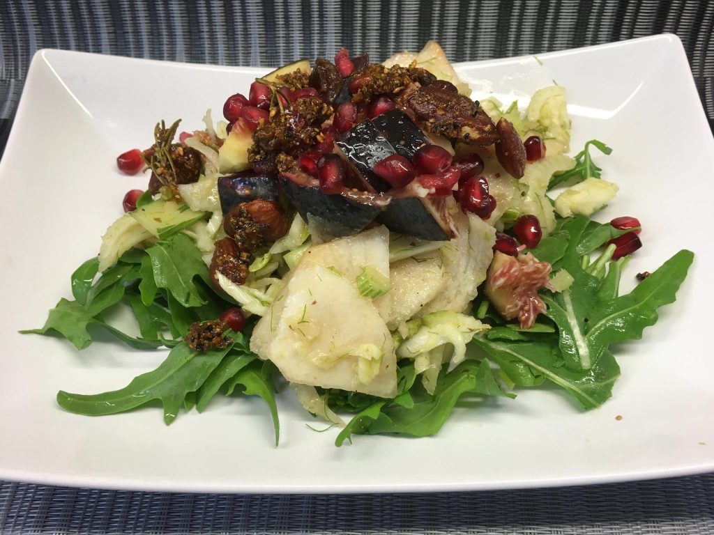 Fenchel Salat mit Feigen, Birne, Rucola, Mandeln und Granatapfelkernen