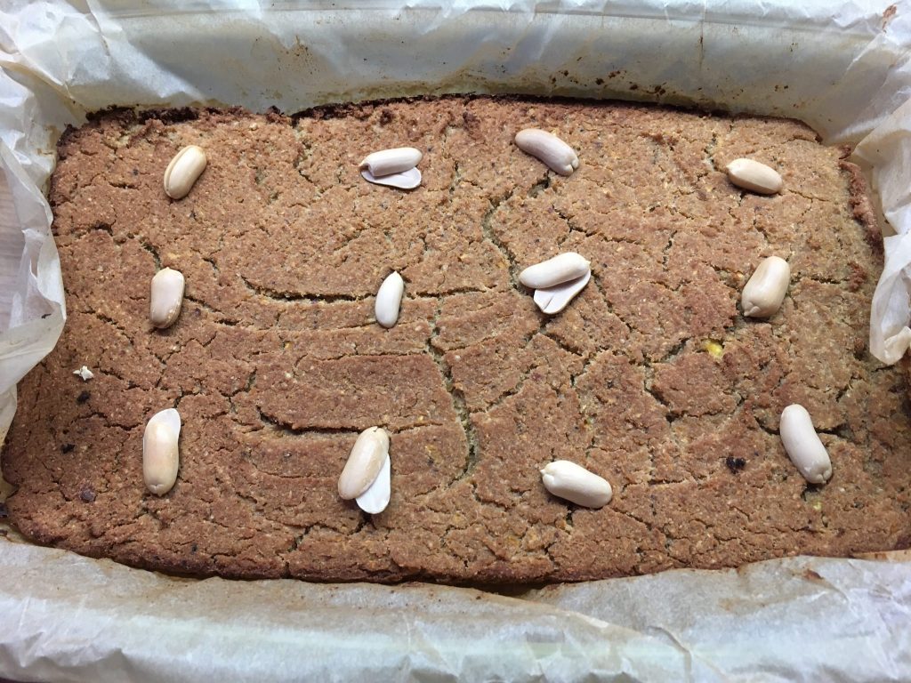 Erdnussbutter Zucchini Blondies