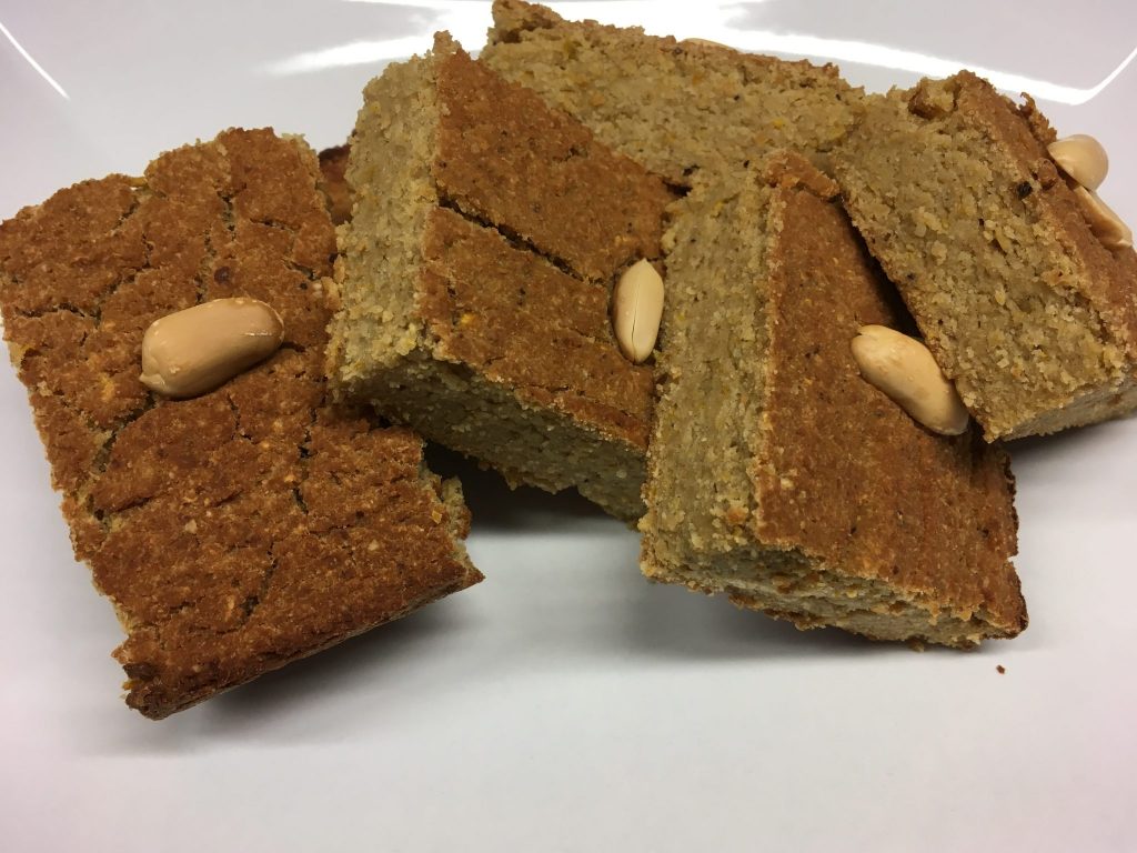 Erdnussbutter Zucchini Blondies