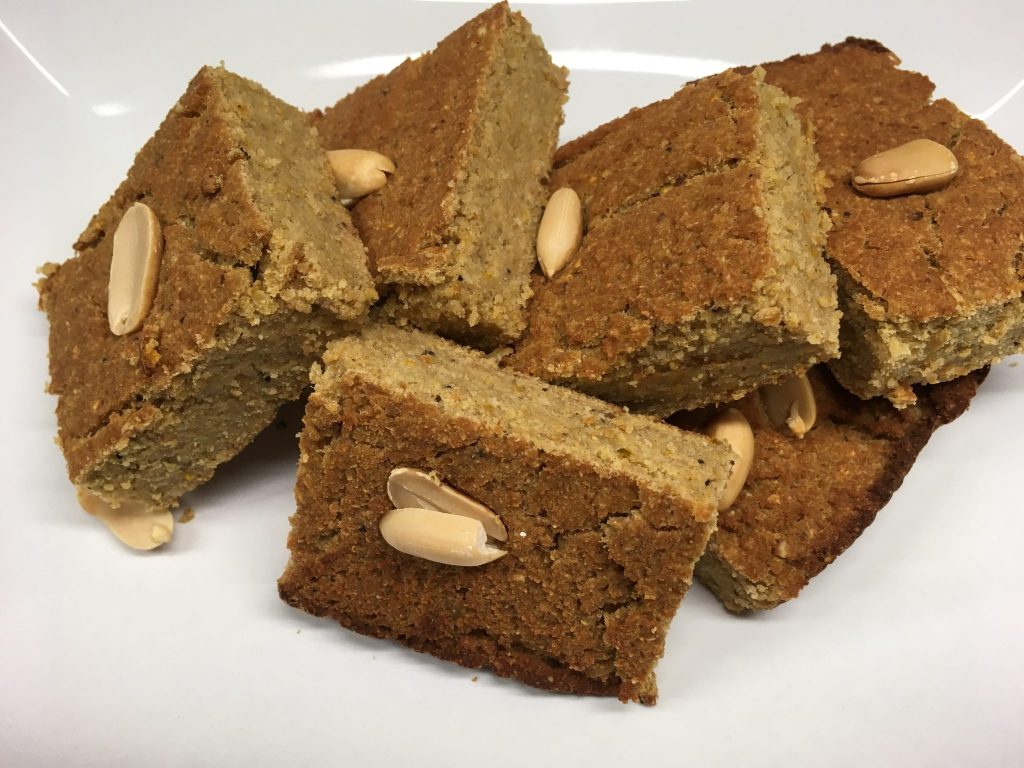 Erdnussbutter Zucchini Blondies