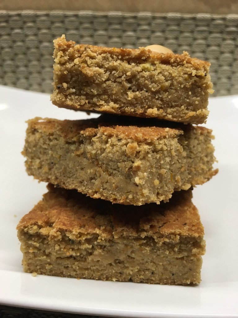Erdnussbutter Zucchini Blondies