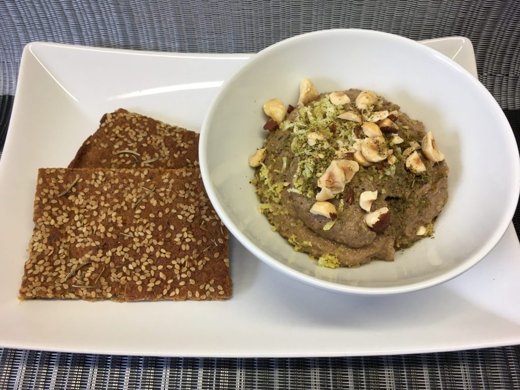 Rote Bete Hummus mit Haselnüssen und Za'atar
