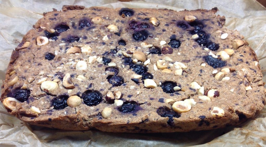 Hirse Kuchen mit Heidelbeeren und Banane