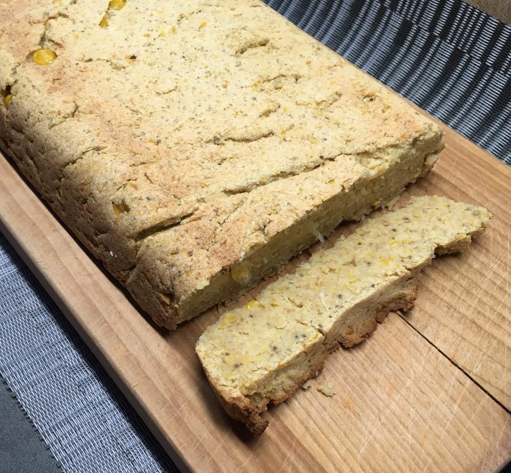 Kokosnuss Maisbrot mit Maiskörnern