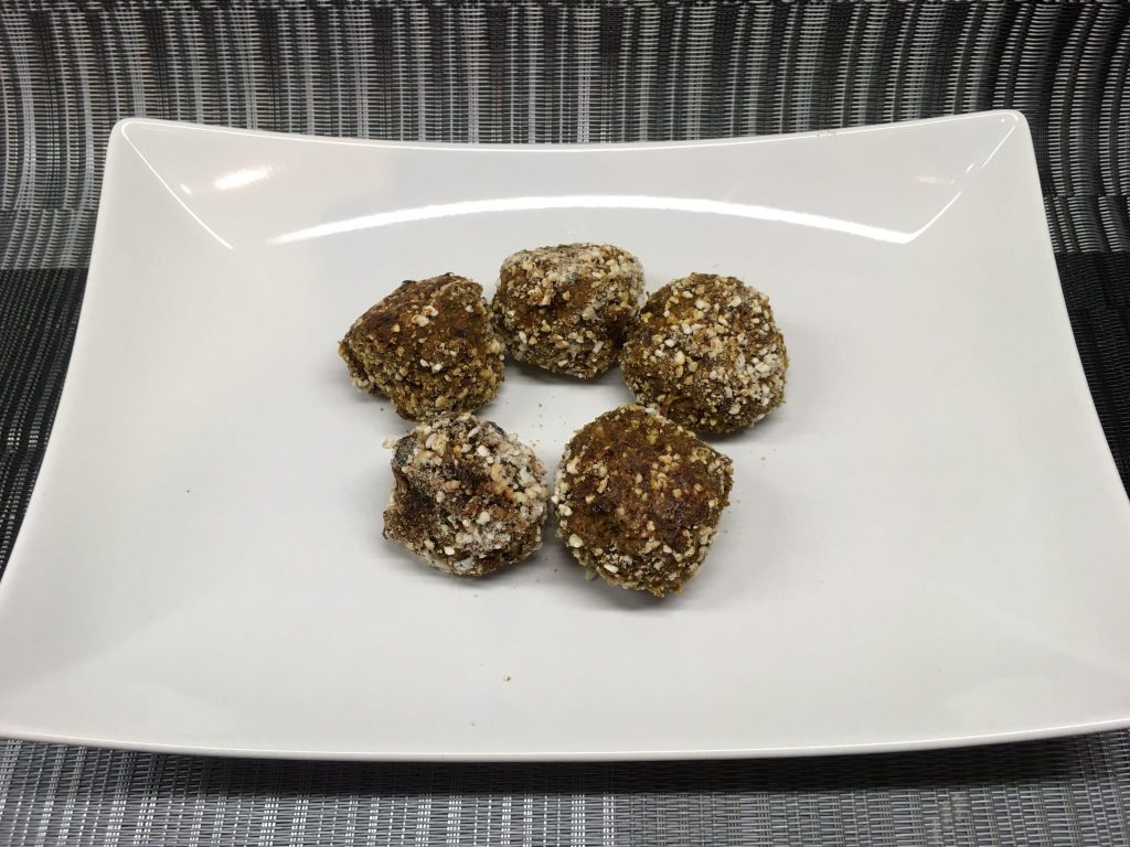 Brokkoli Bällchen mit Rosmarin, Tomaten und Ziegenkäse