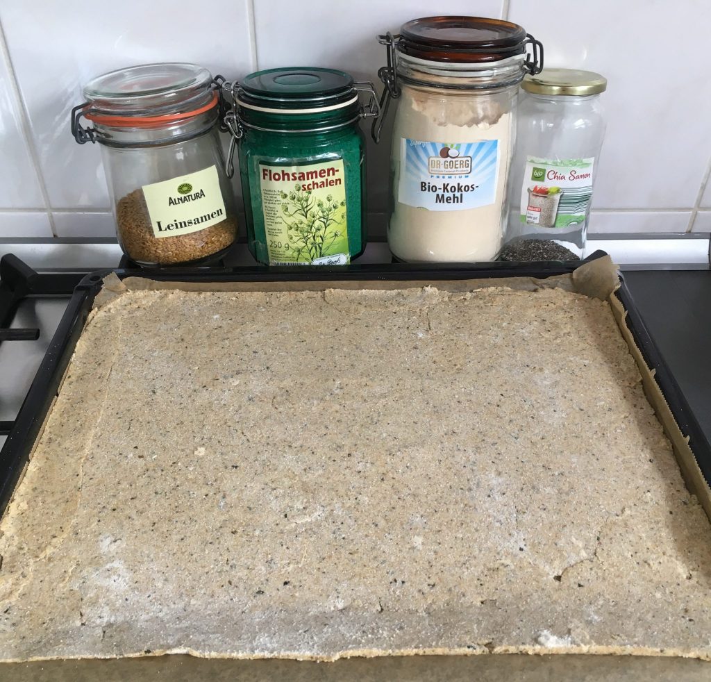 Low Carb Pizza Teig aus Leinsamen, Chia, Kokos und Flohsamenschalenmehl