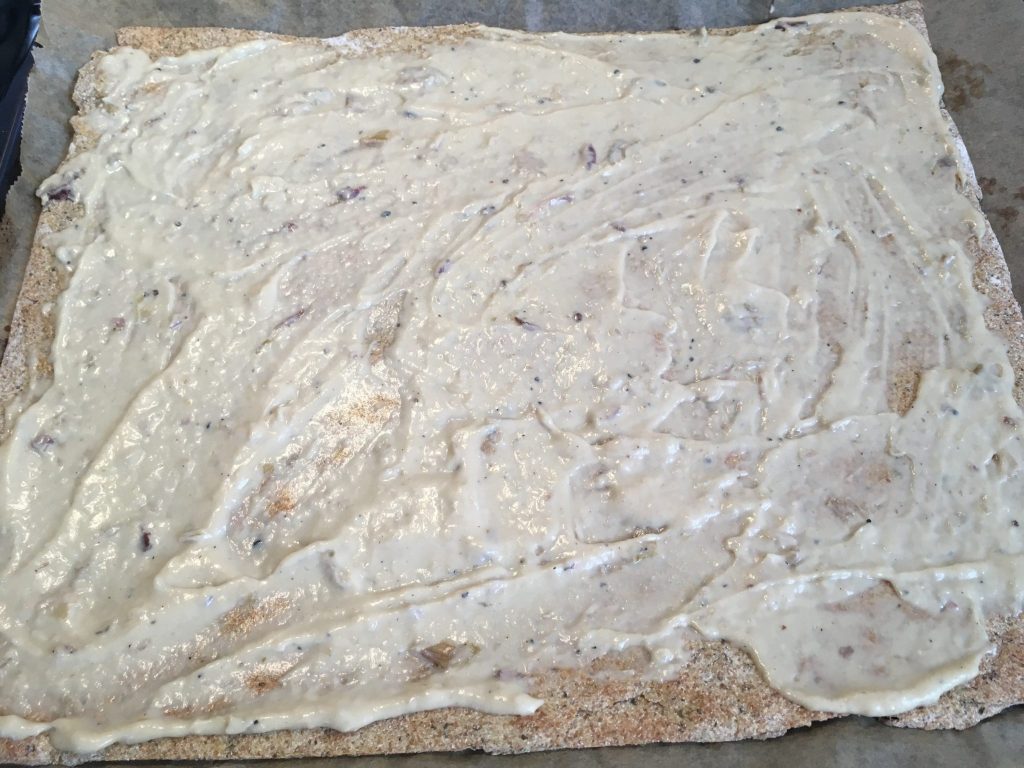 Lizza Flammkuchen mit Mandel Zwiebel Creme