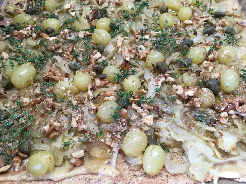 Lizza Flammkuchen mit Fenchel und Mandel Zwiebel Creme