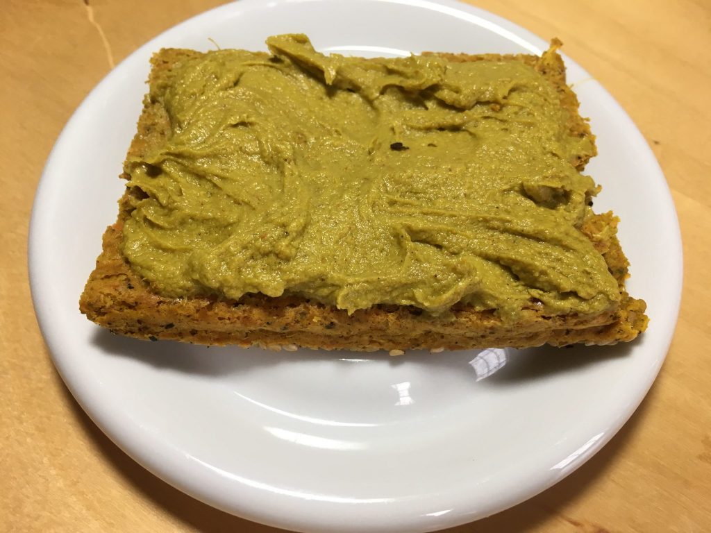 Avocado Erdnuss Dip mit Curry und Tamari