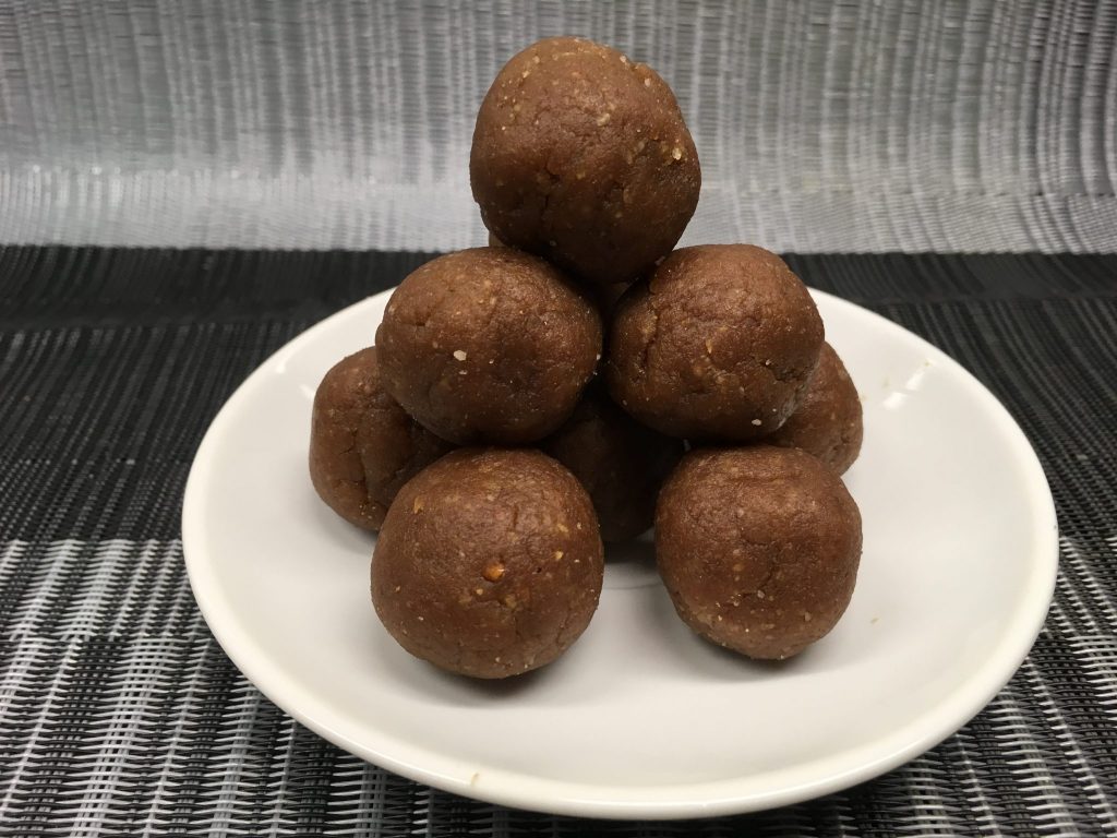 Erdnuss Ingwer Energiebällchen