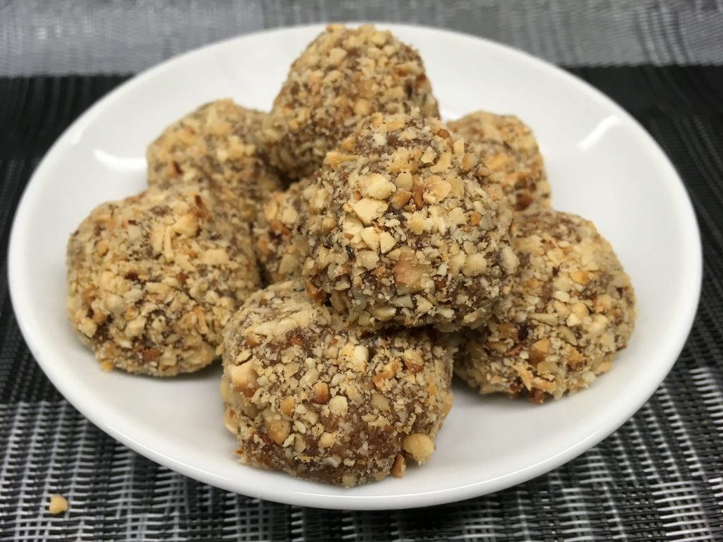 Dattel Karamell mit Haselnüssen