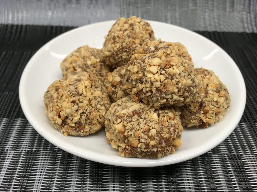 Dattel Karamell mit Haselnüssen