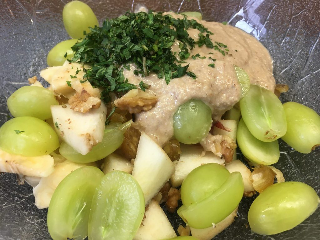 Birnen Walnuss Salat mit Trauben und Walnuss Bananen Zimt Creme 