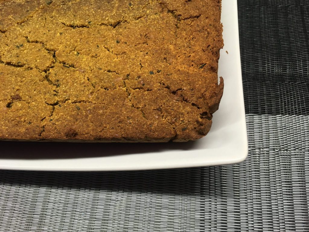 Kürbis Bananen Brot mit Mandeln und Datteln
