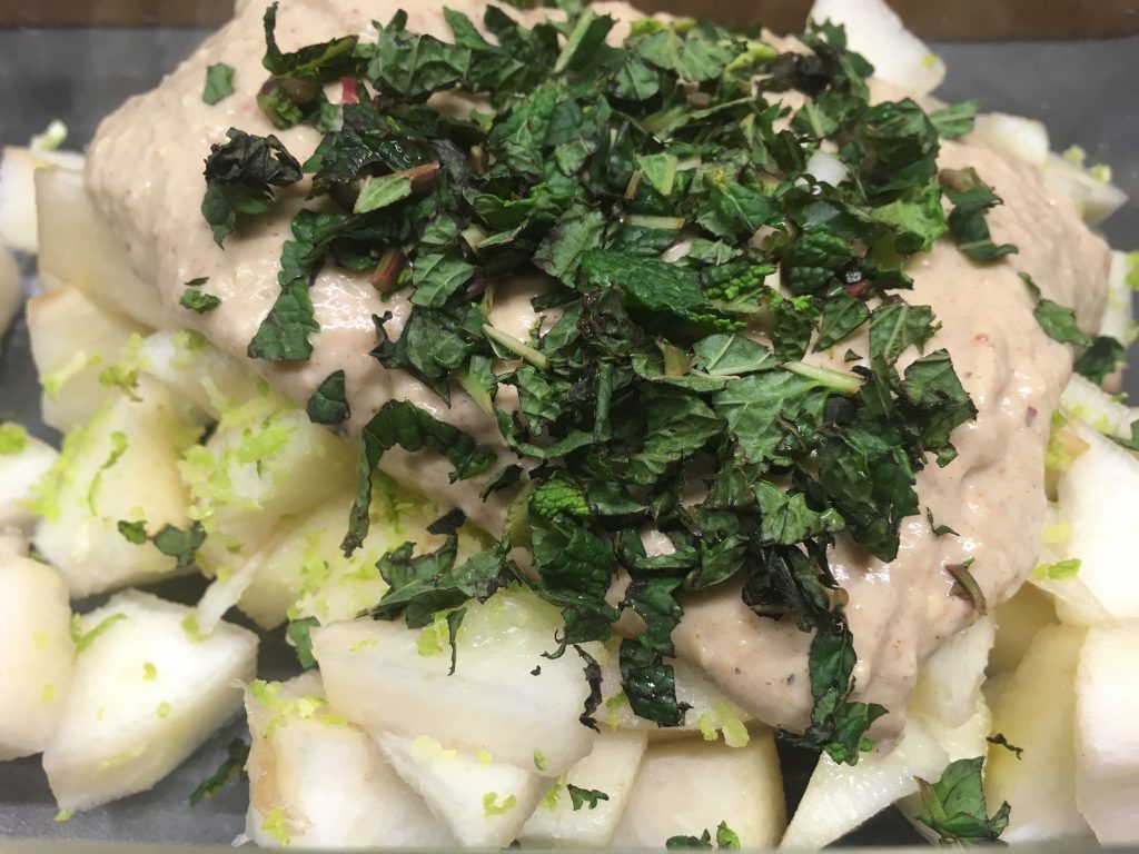 Birnen Bananen Salat mit Haselnuss-Ingwer-Bananen Creme