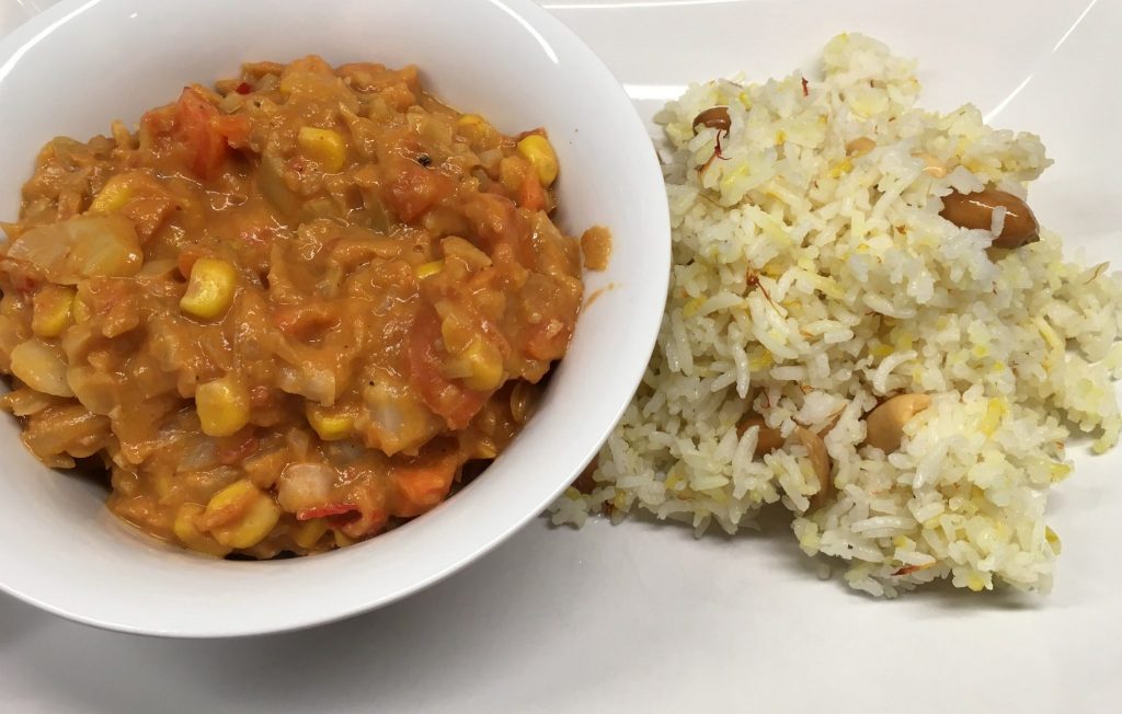 Afrikanischer Erdnuss Eintopf mit Mango