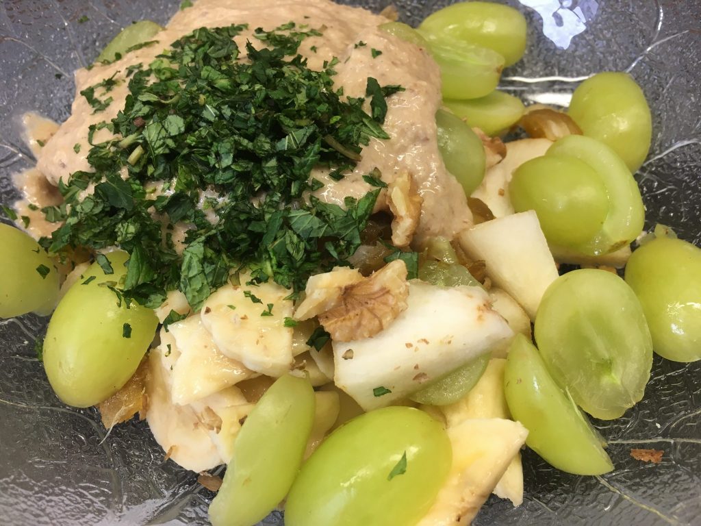 Birnen Walnuss Salat mit Trauben und Walnuss Bananen Zimt Creme 