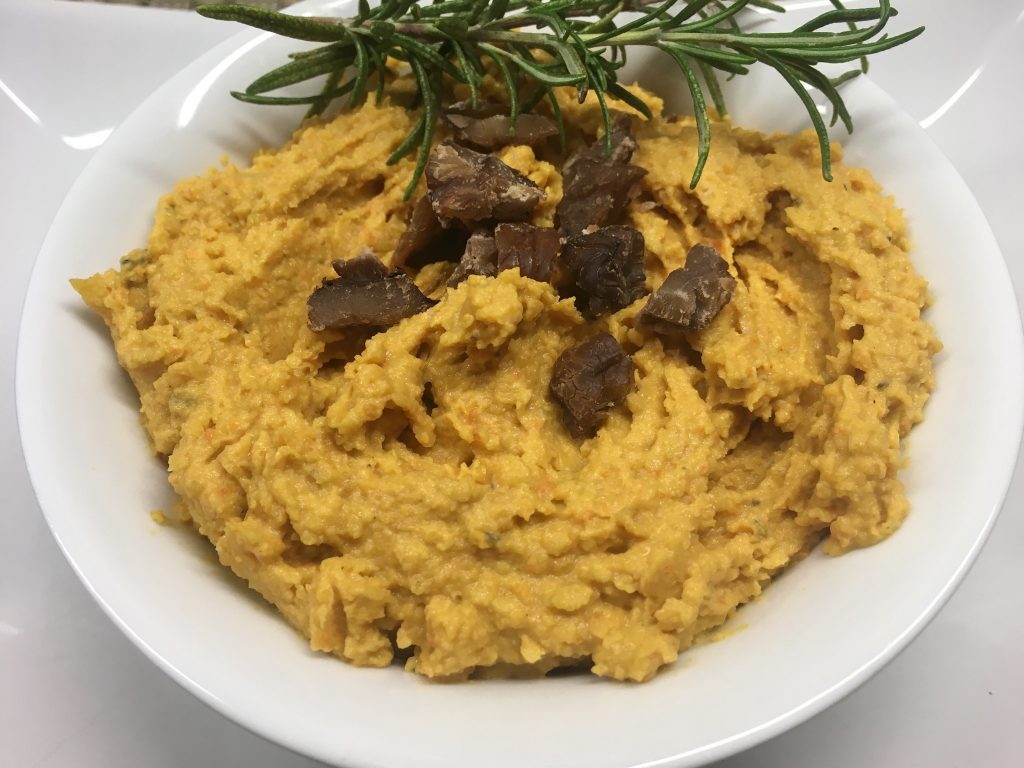 Kürbis Hummus mit Maronen, Rosmarin und Kastanienhonig