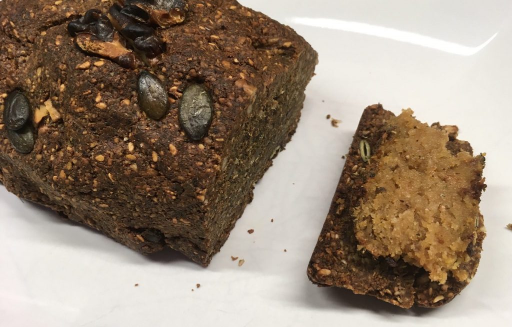 Körnerbrot mit Sonnenblumenkernen, Kürbiskernen und Sesam