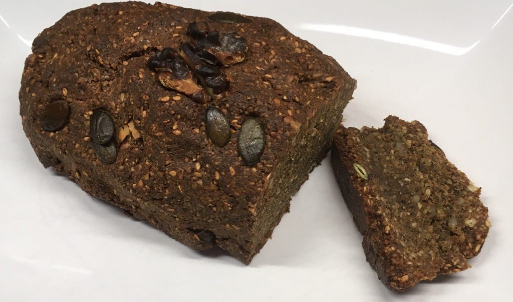 Körnerbrot mit Sonnenblumenkernen, Kürbiskernen und Sesam