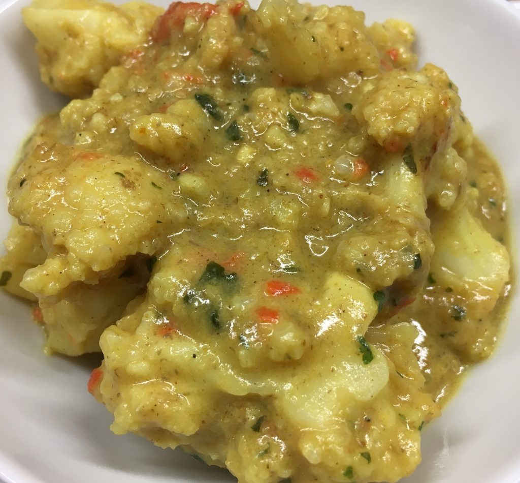 Blumenkohl mit Erdnuss Bananen Kokos Curry