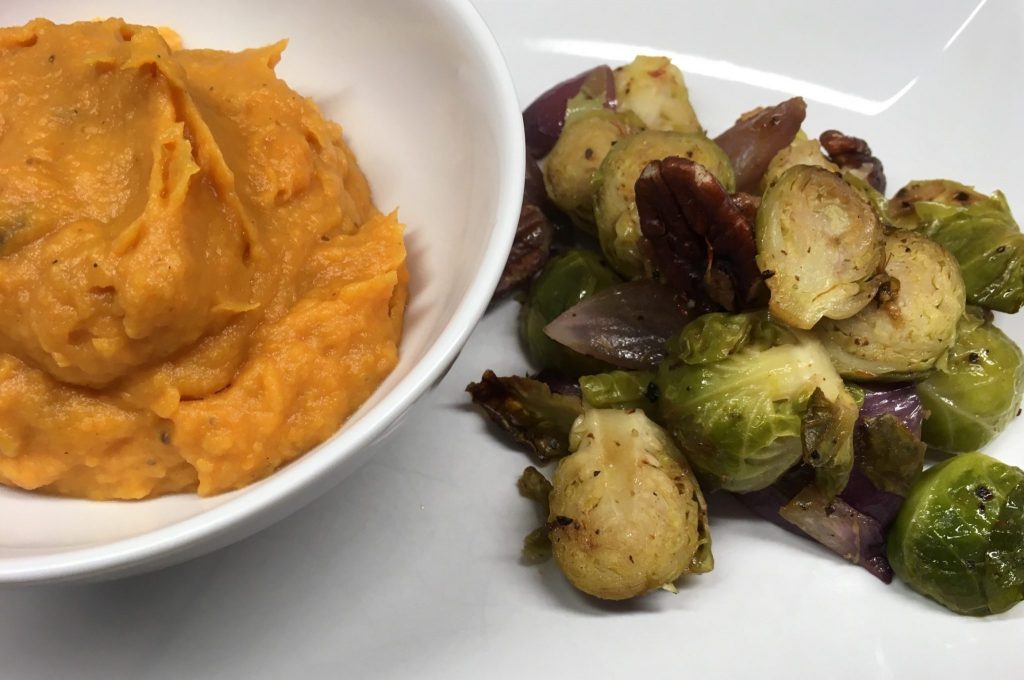 Gerösteter Rosenkohl mit Pekan Nüssen und Süßkartoffel Püree