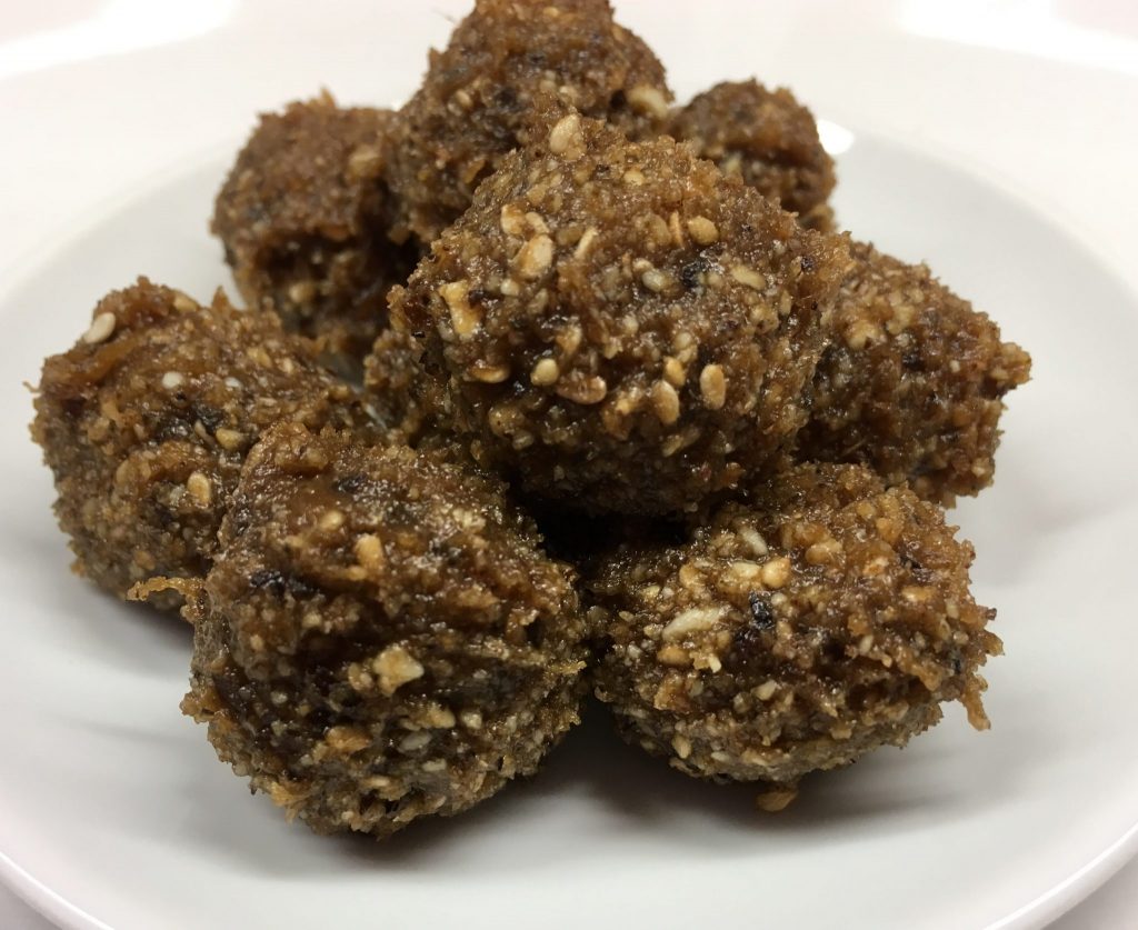 Sesam Dattel Tahini Energiebällchen