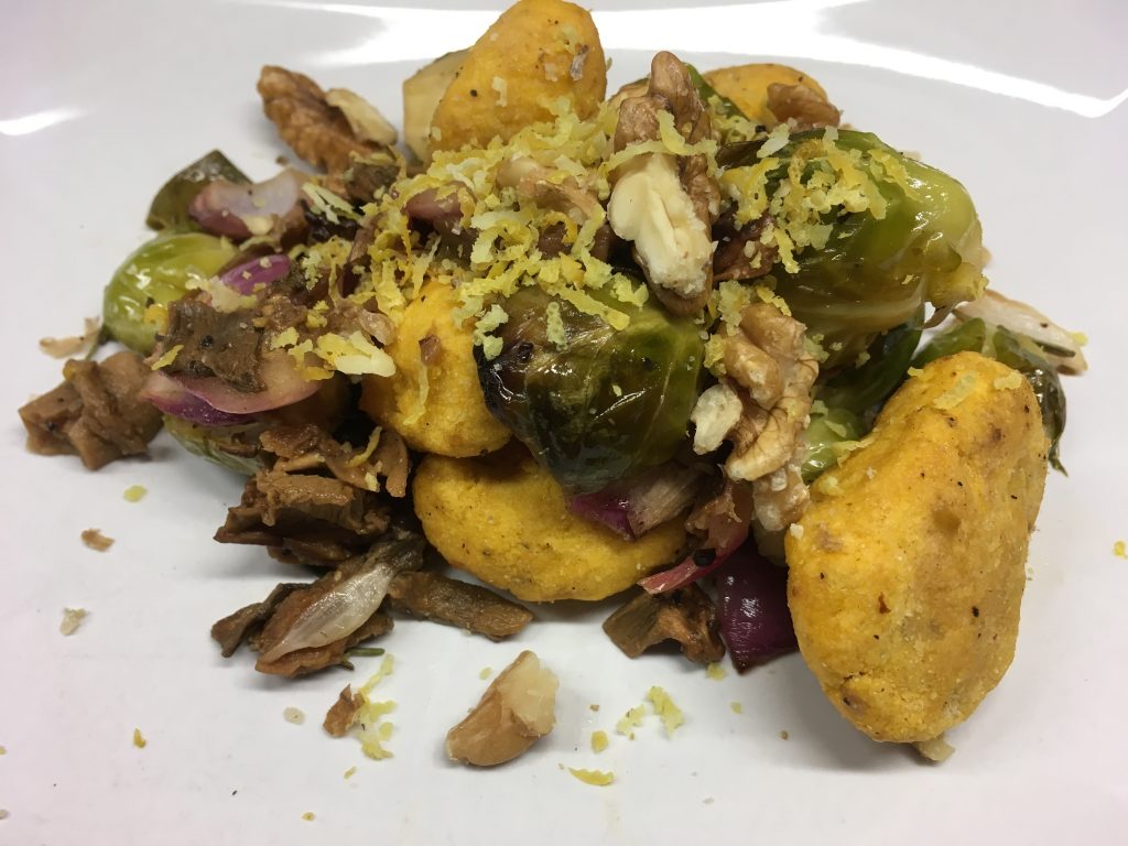 Gnocchi mit Steinpilzen und Rosenkohl mit Haselnuss Sauce