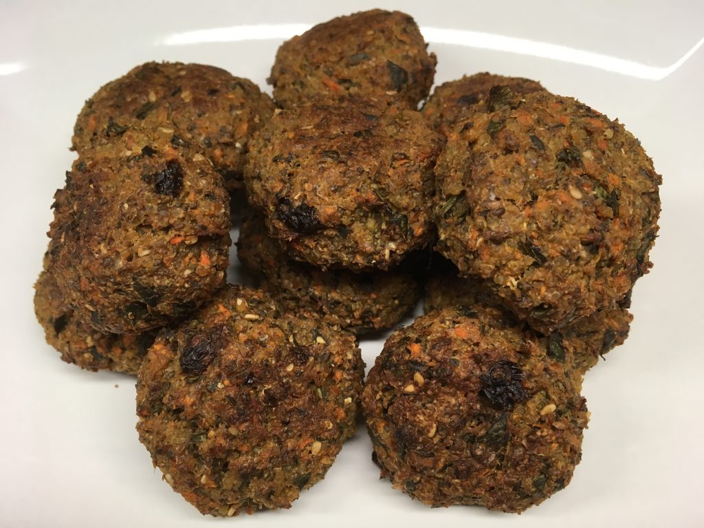 Karotten Hirse Falafel mit Tahini, Hanf und Kürbiskernen