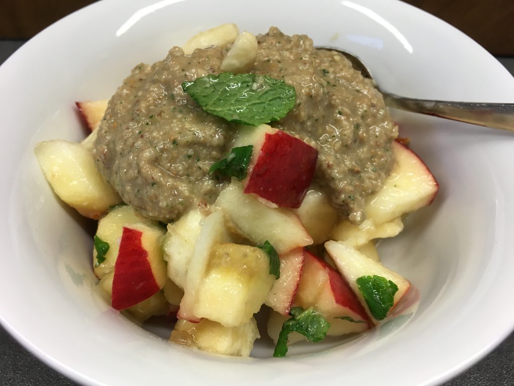 Apfel Bananen Salat mit Haselnuss Bananen Ingwer Creme