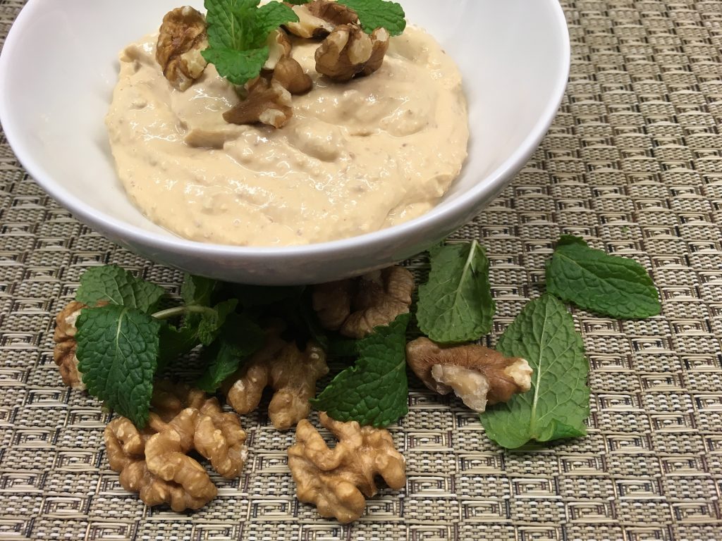 Pikanter Ziegenfrischkäse Dip mit Feigen und Harissa