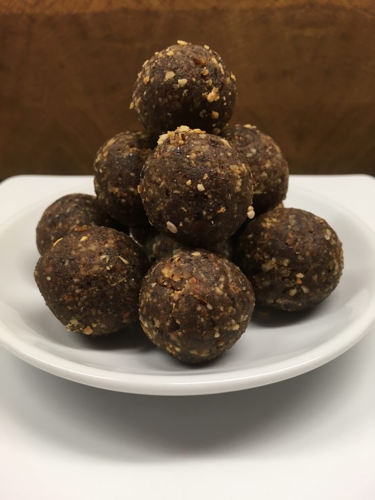 Energiebällchen mit Maronen und Haselnüssen