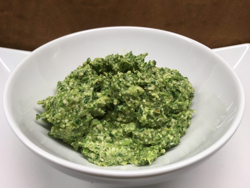 Haselnuss Salbei Pesto