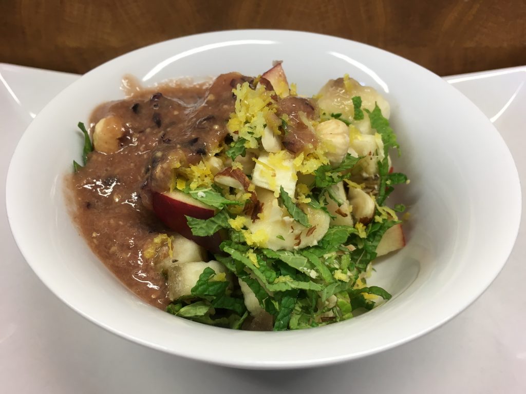Apfel Bananen Haselnuss Salat mit Trauben-Bananen-Ingwer Püree und Zimt