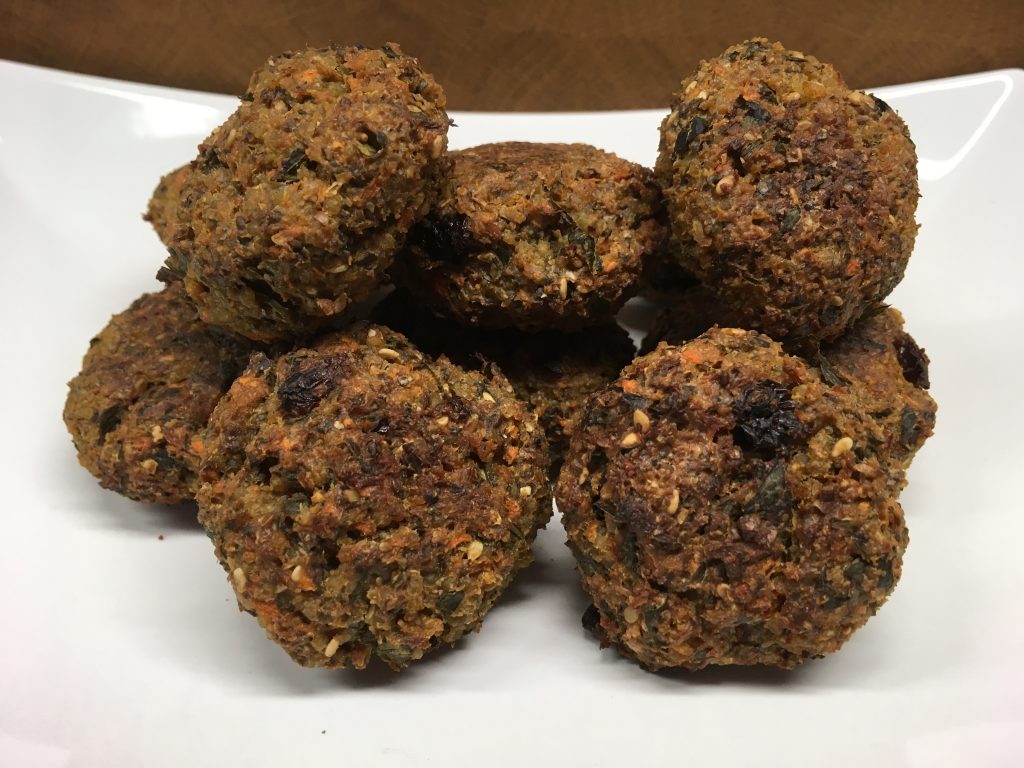 Karotten Hirse Falafel mit Tahini, Hanf und Kürbiskernen