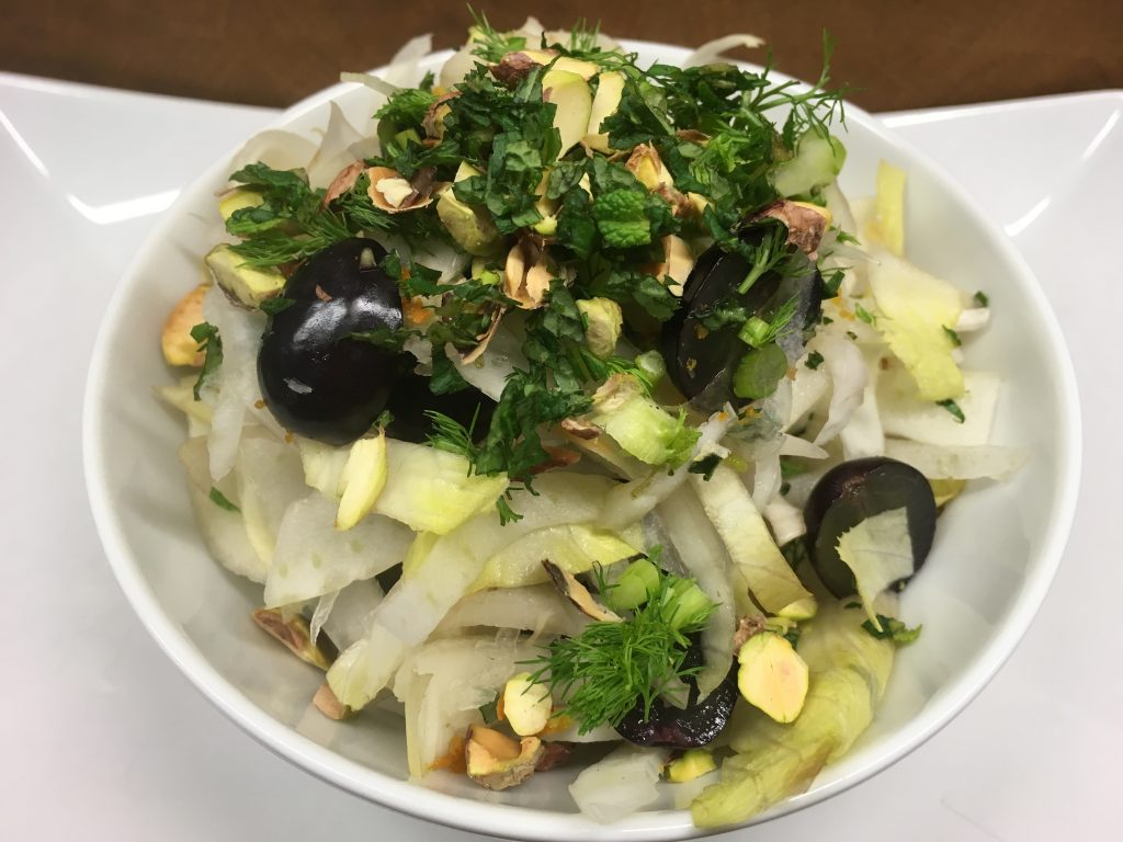 Fenchel Trauben Salat mit Chicorée und Pistazien