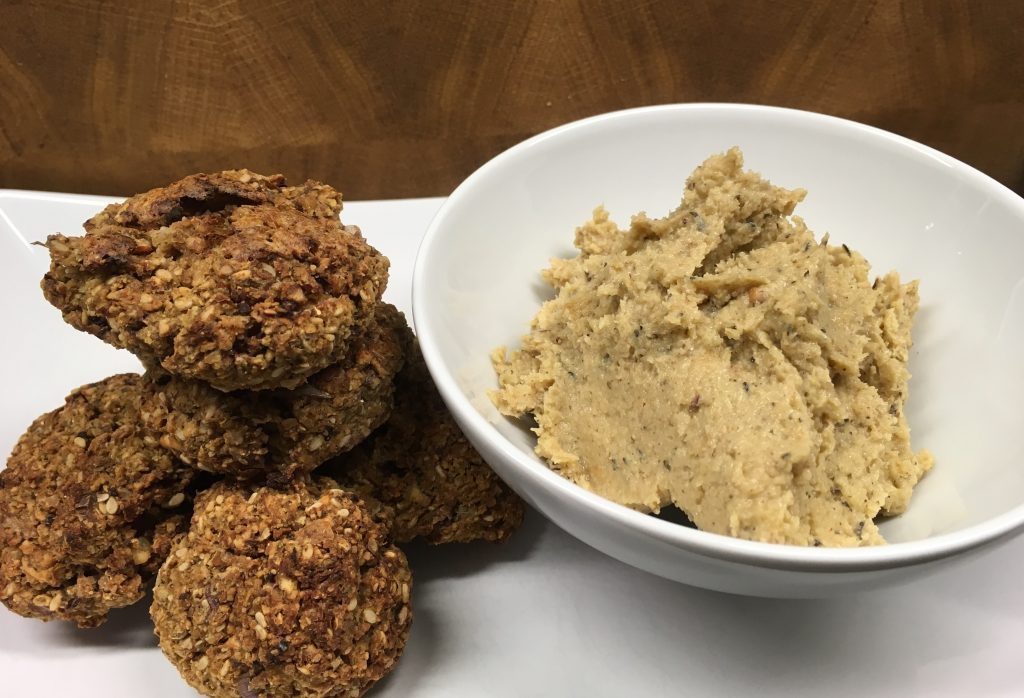 Kohlrabi Falafel mit Kichererbsen und Buchweizen Sprossen