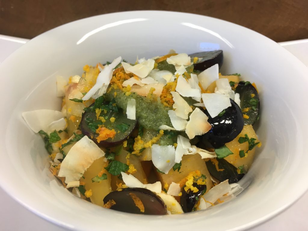 Kaki Trauben Salat mit Birnen Ingwer Minz Dressing