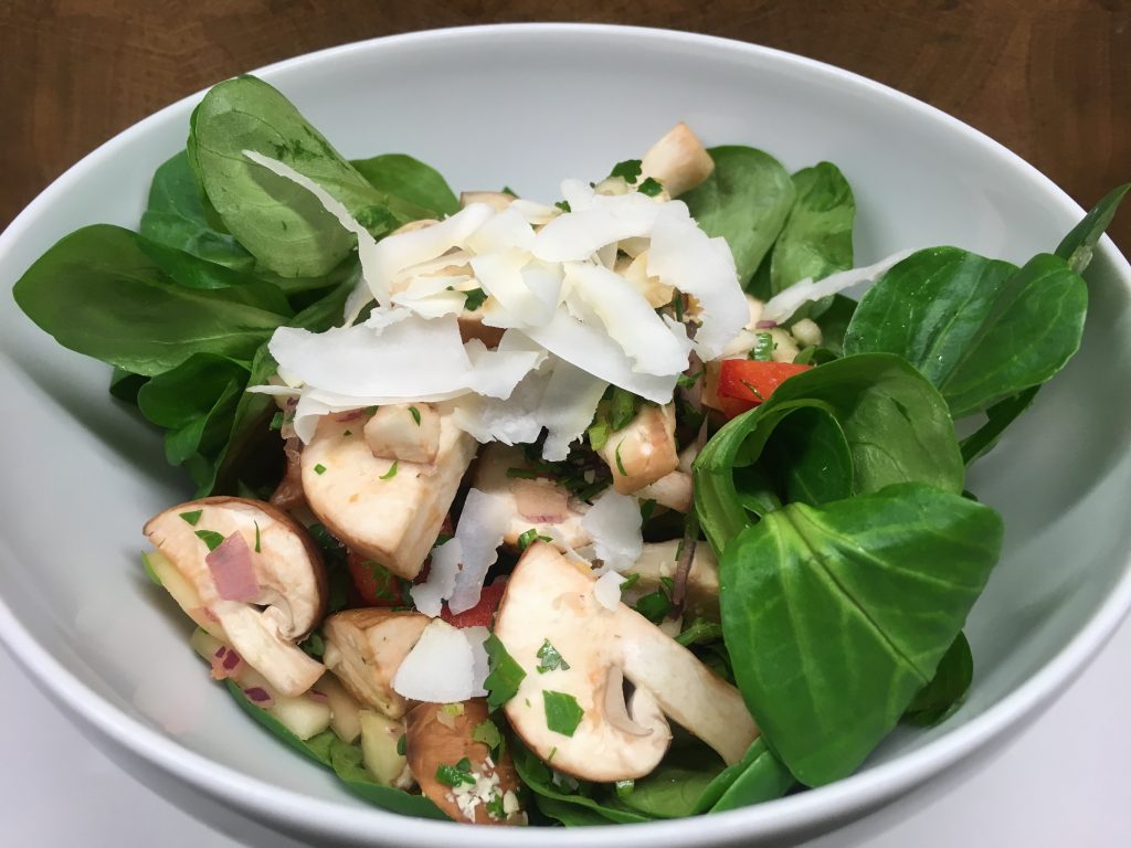 Champignon Mango Salat mit Paprika und Feldsalat und Kiwi Avocado Salat Dressing