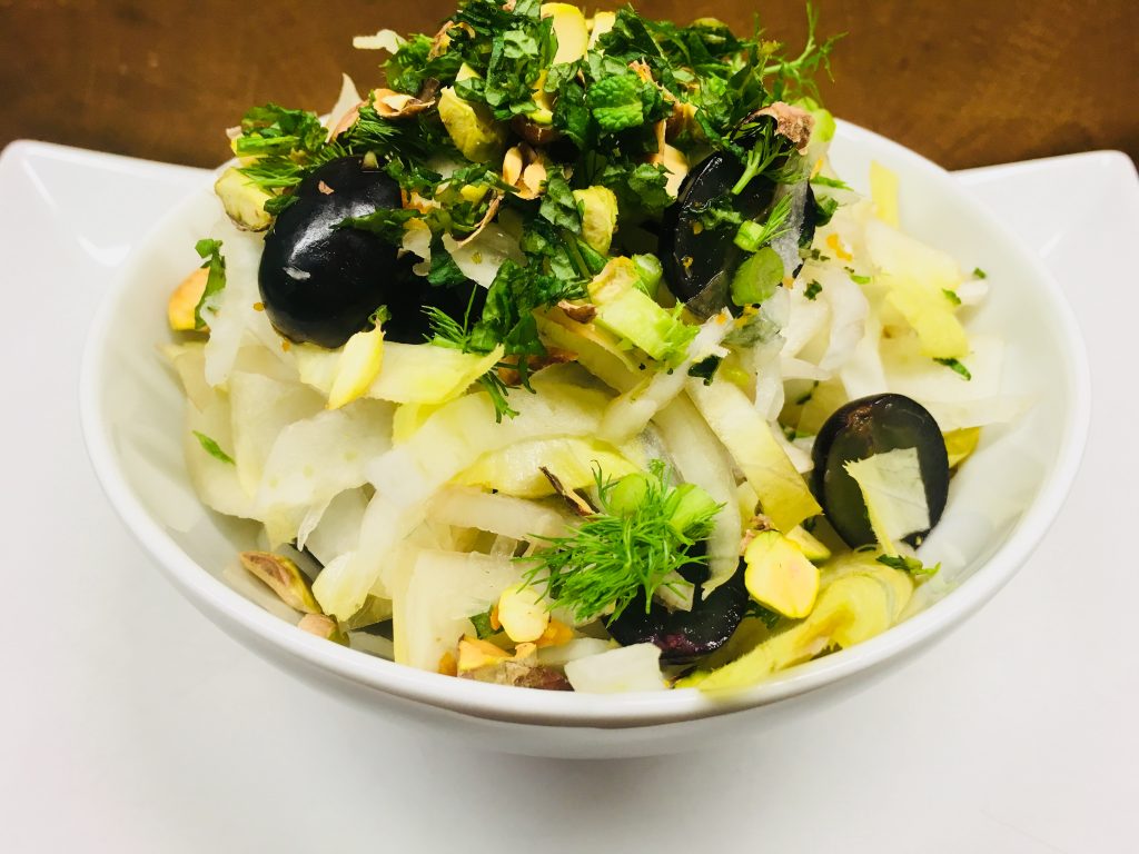 Fenchel Trauben Salat mit Chicorée und Pistazien