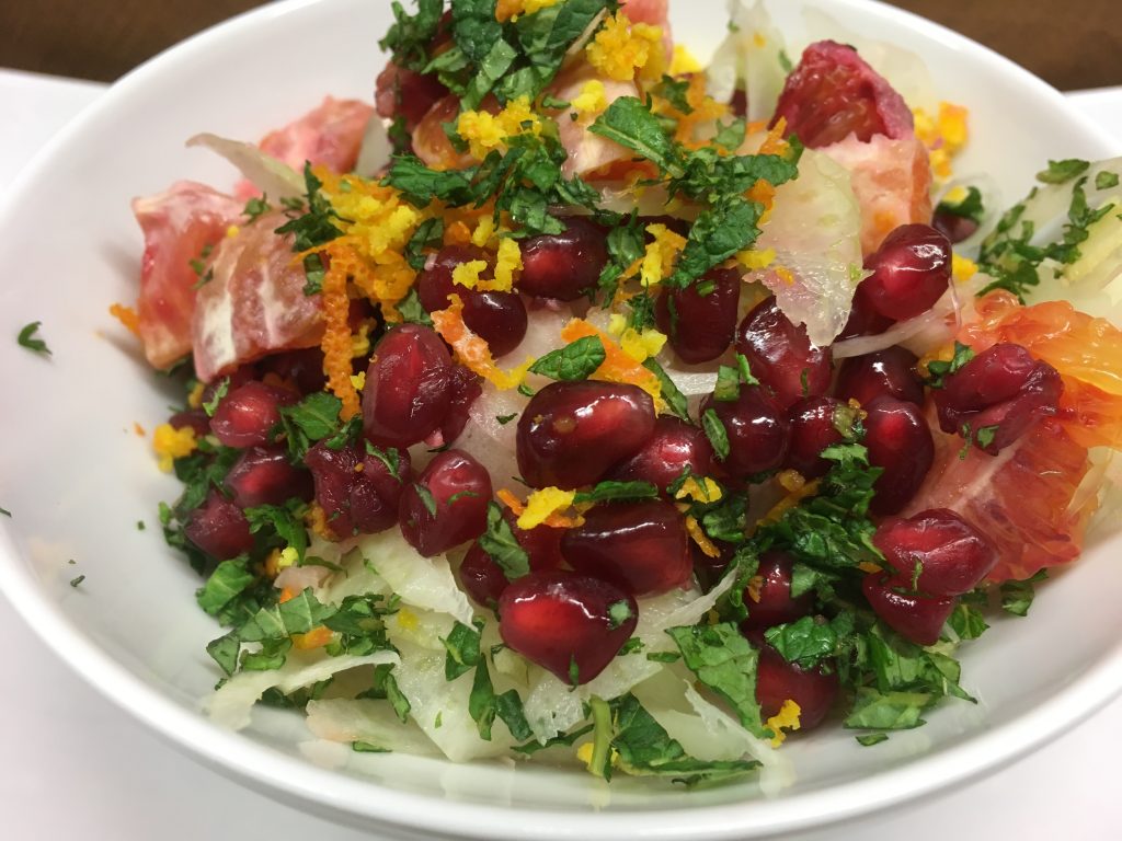 Fenchel Salat mit Blutorangen, Granatapfelkernen und Orangen Mandel Dressing