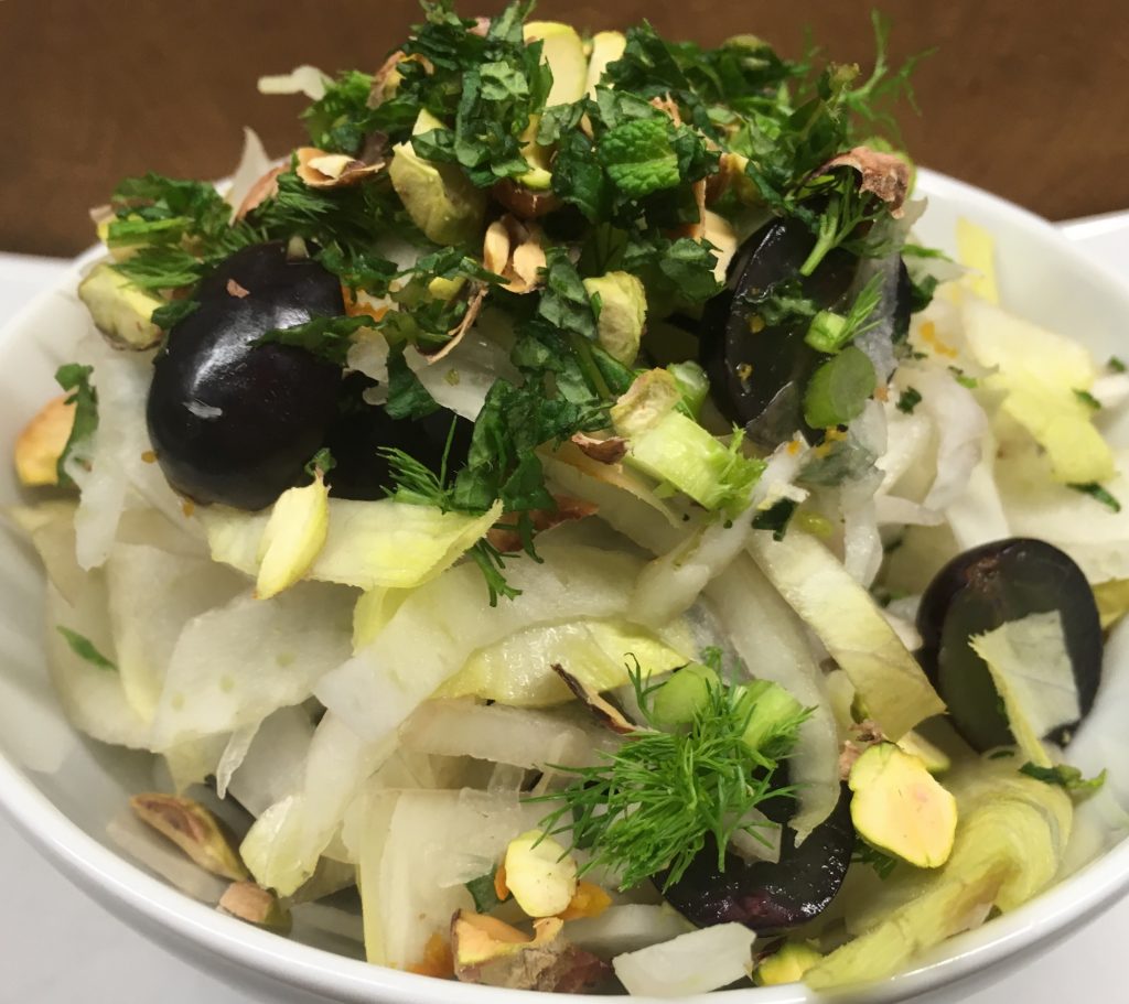 Fenchel Trauben Salat mit Chicorée und Pistazien