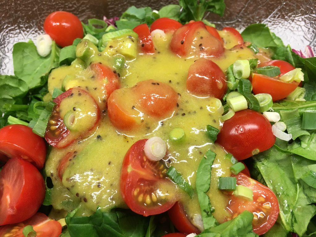 Spiantsalat mit Tomaten und Kiwi Vinaigrette Salat Dressings