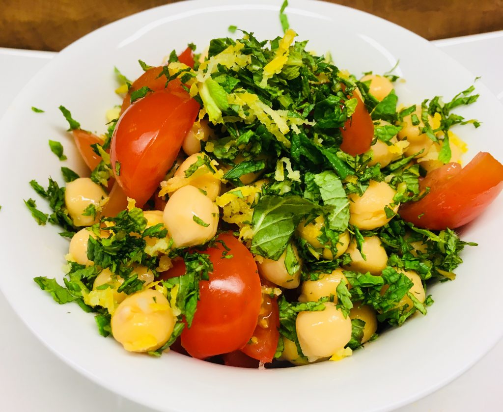 Kichererbsen Salat mit Tomaten und Minze